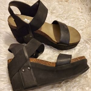 Crown Vintage Taka Platform Sandals Size 8